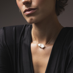 WOLNA Choker z łańcuszka z dużą perłą barokową