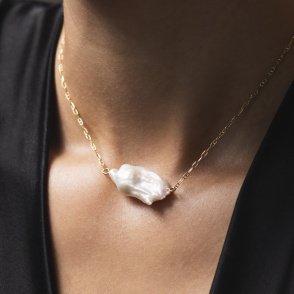 WOLNA Choker z łańcuszka z dużą perłą barokową