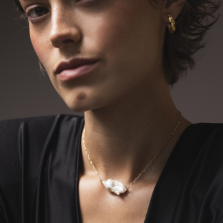 WOLNA Choker z łańcuszka z dużą perłą barokową