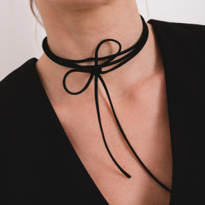 BIG LOVE Choker wiązany z czarnym sercem