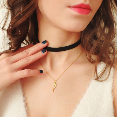 Czarny choker z aksamitki typu obroża.