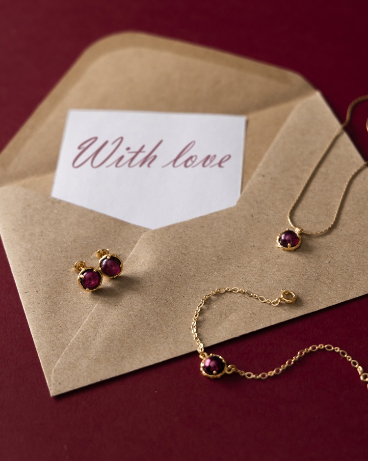 Biżuteria z&nbsp;granatem Aura Garnet