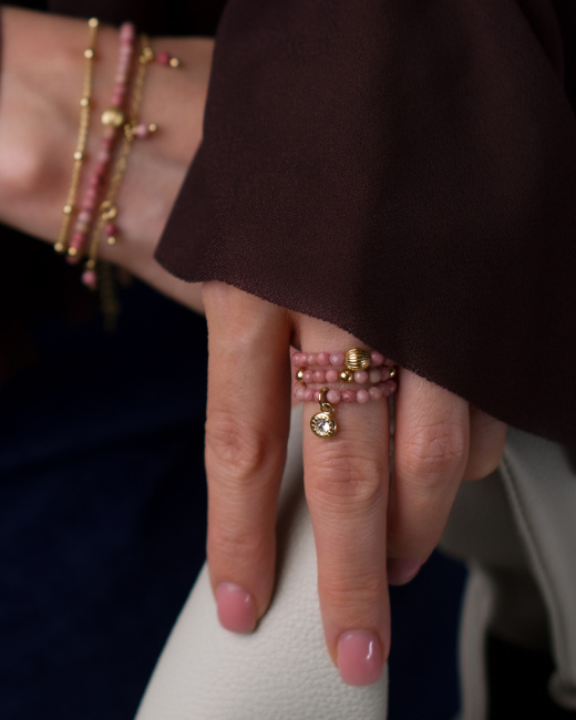 zestaw 3 pierścionków z rodonitów z zawieszkami