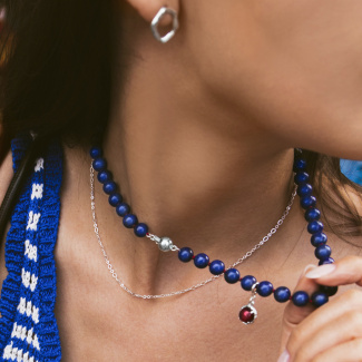 AROUND THE WORLD Naszyjnik lapis lazuli z zapięciem pozłacanym