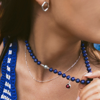 AROUND THE WORLD Naszyjnik lapis lazuli z zapięciem srebrnym