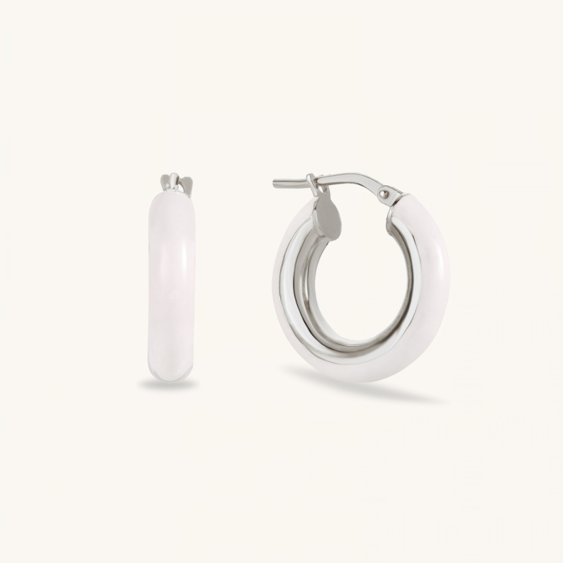 WHITE HOOPS S 18 MM Kolczyki koła srebrne z emalią