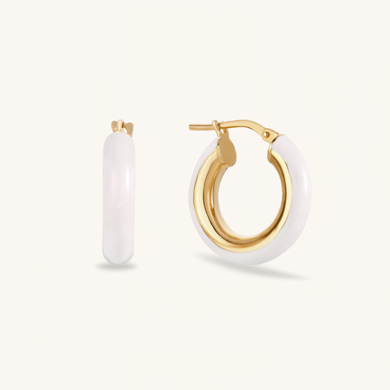 WHITE HOOPS S 18 MM Kolczyki koła pozłacane z emalią