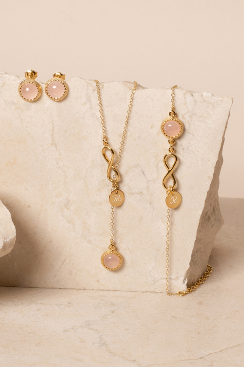 Komplet biżuterii, czyli naszyjnik, bransoletka i sztyfty z kwarcem różowym