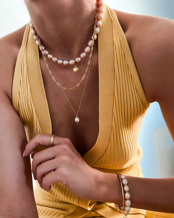 Naszyjnik z pereł różowych z serduszkiem