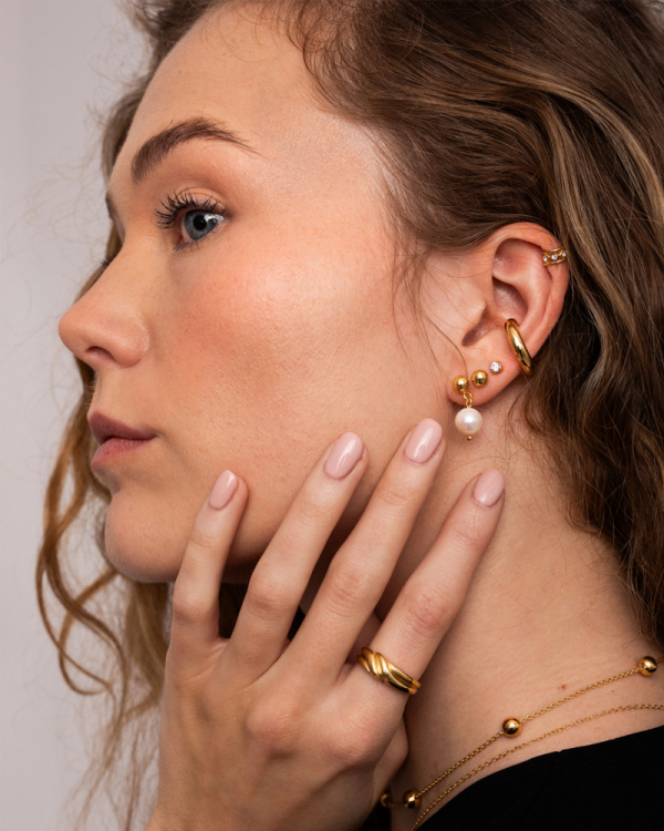 kolczyki z perłami okrągłymi